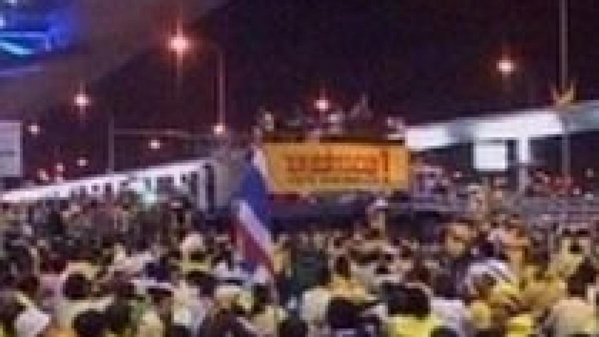 Proteste la Bangkok. Mii de tailandezi au donat sânge pentru a fi vărsat în faţa guvernului