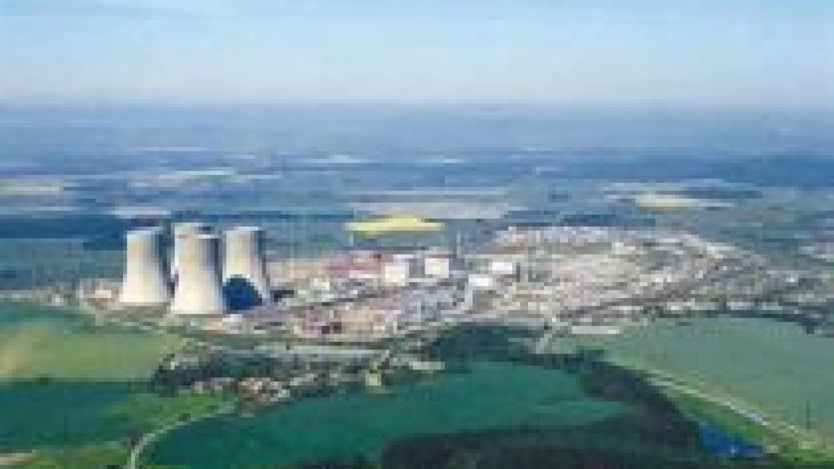 Românii care lucrează la negru la o centrală nucleară din Cehia au blocat intrarea în clădire