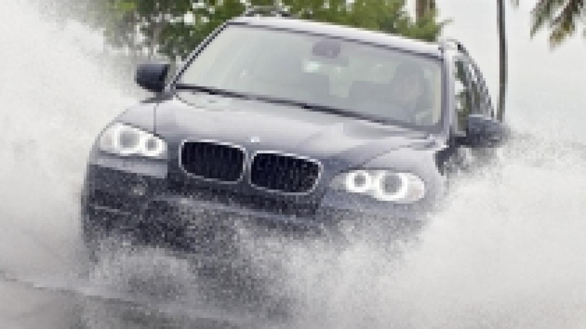 BMW va câştiga peste un miliard de euro din livrarea motoarelor pentru maşinile poliţiei SUA


