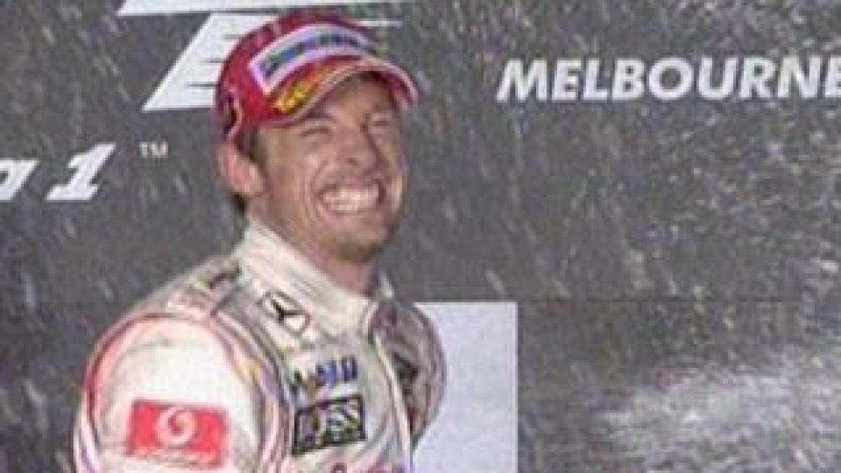 Jenson Button a câştigat MP al Australiei, după o cursă agitată cu multe acroşaje