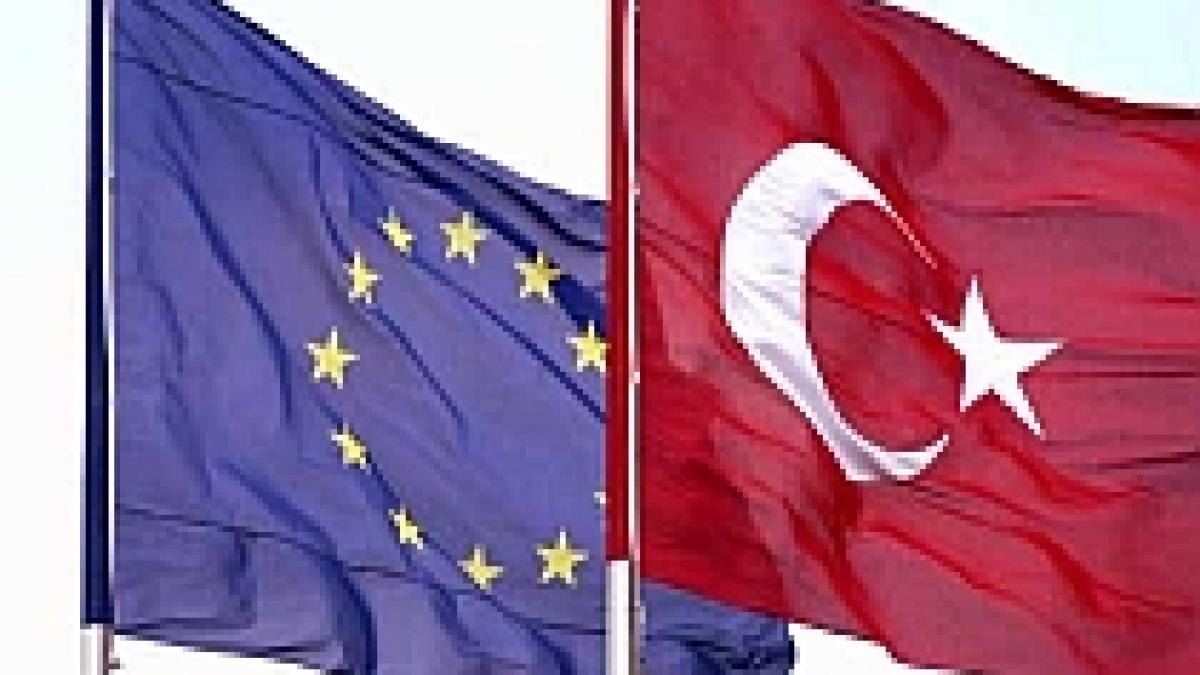 Ankara respinge propunerea lui Merkel de ?parteneriat privilegiat? cu UE
