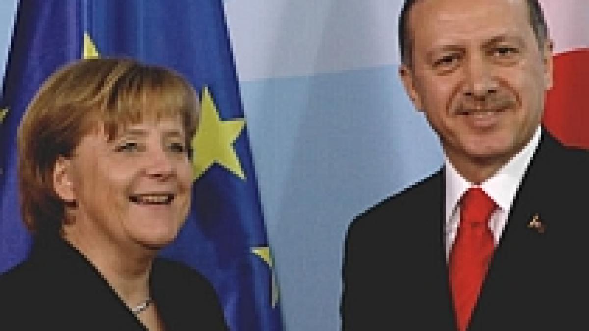 Merkel: Turcii pot avea şcoli, dar germana este condiţie obligatorie pentru minoritarii din Germania