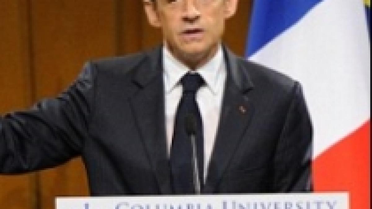 A renunţat la scaun, dar şi-a construit tribună: Sarkozy, ironizat din nou pe seama înălţimii (FOTO)