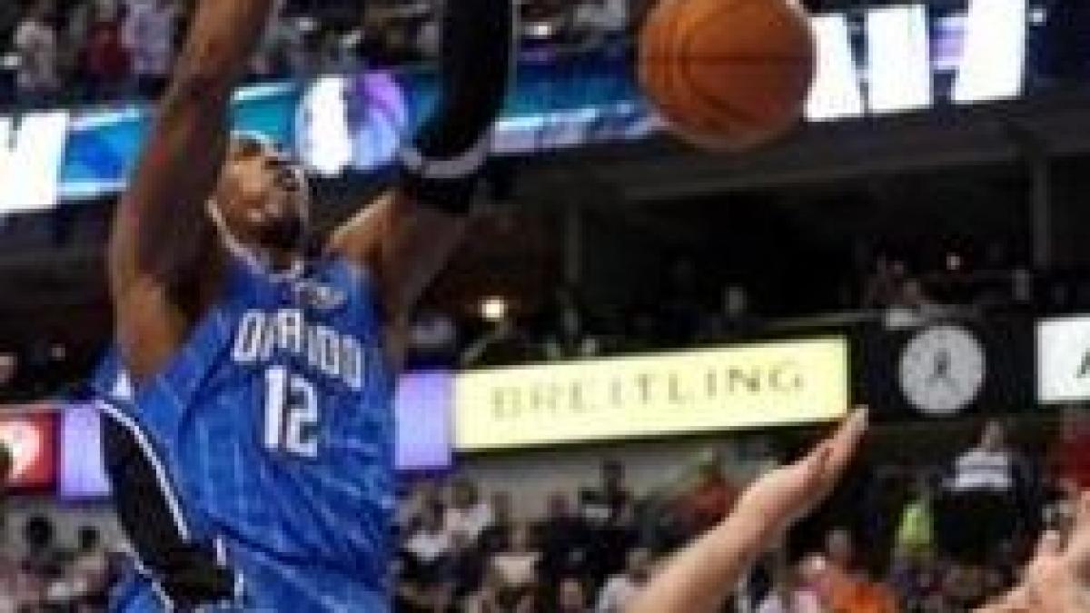 Orlando învinge la Dallas Mavericks, cu puţină magie de la Dwight Howard