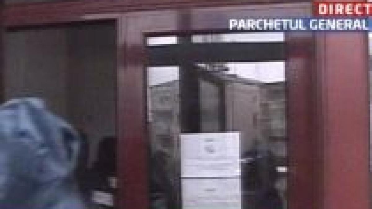 Descinderi în Bucureşti, Vâlcea şi alte judeţe din ţară, pentru anihilarea unor reţele care făceau fraude pe net