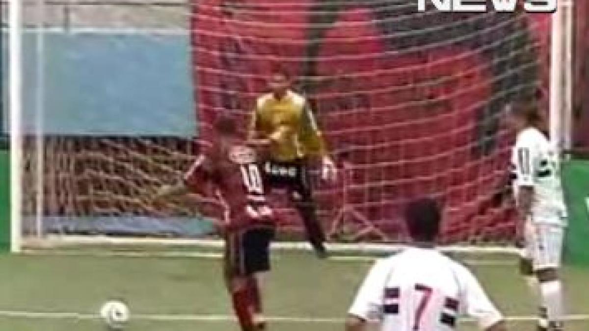 Djalminha bate un penalty din piruetă la futsal, dar ratează (VIDEO)