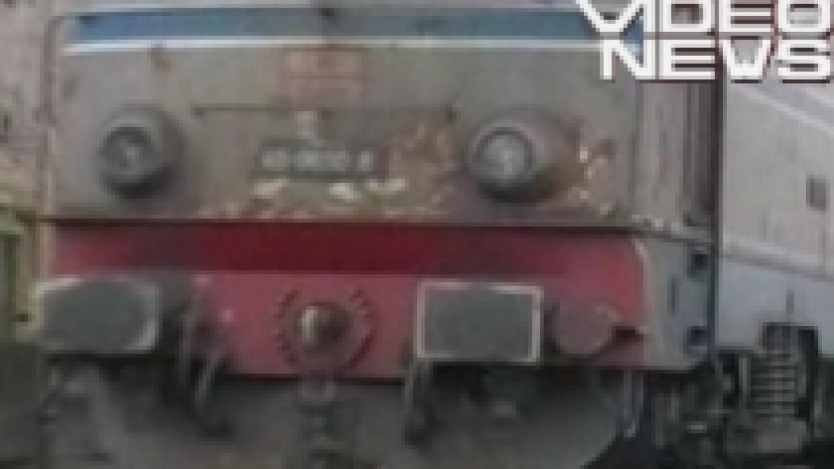 Arad. Un copil de 2 ani a scăpat cu viaţă, după ce un tren a trecut peste el (VIDEO)