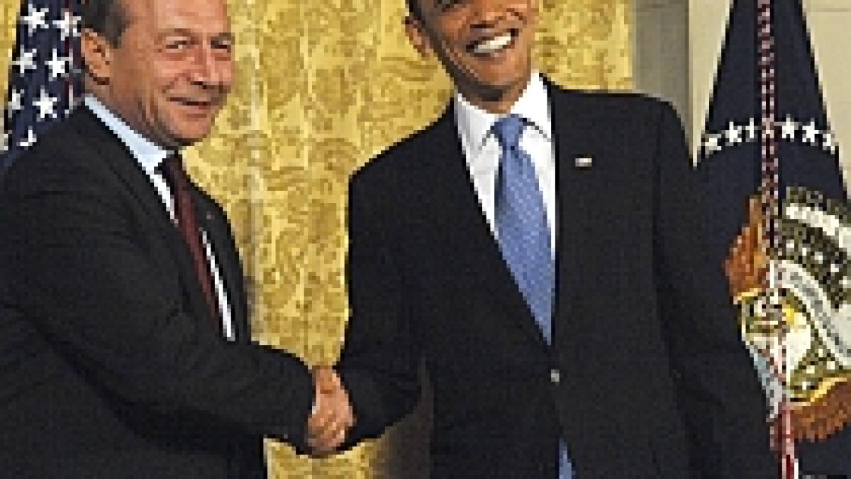 Băsescu îi face un cadou lui Obama: Suplimentarea trupelor române din Afganistan
