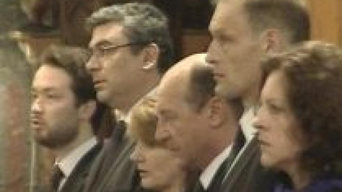 Traian Băsescu a participat la slujba de comemorare de la Catedrala Sfântul Iosif (VIDEO)