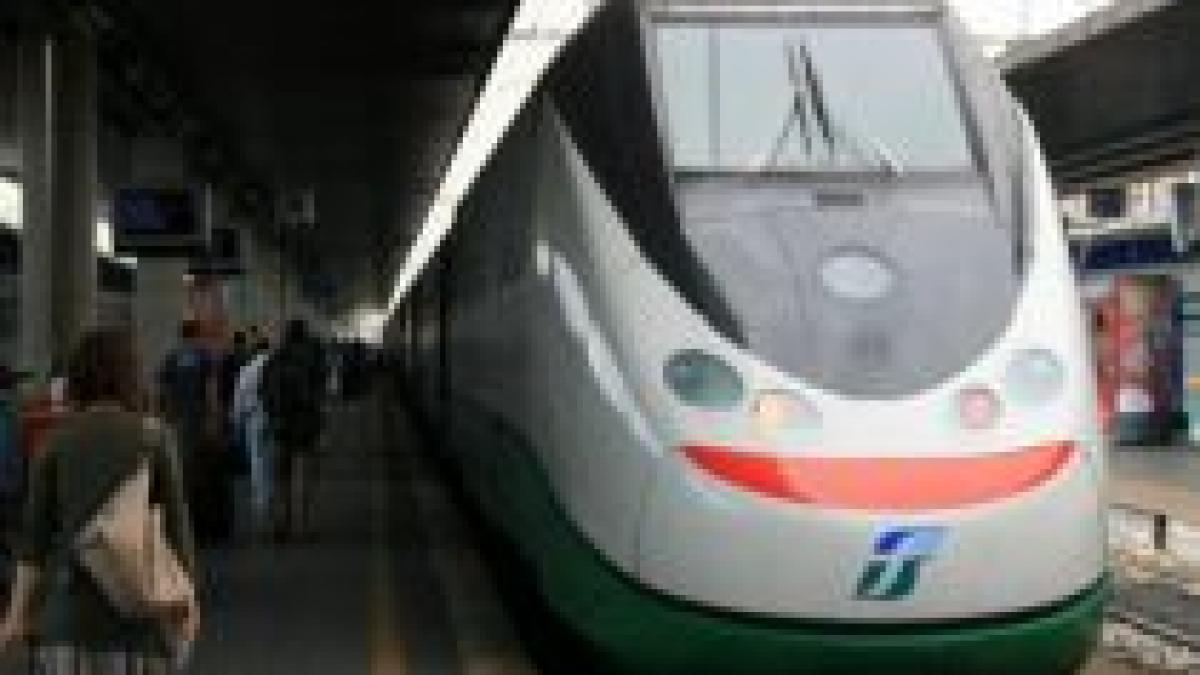 Un tren de pasageri a deraiat în Italia: Cel puţin şapte morţi şi 25 de răniţi (FOTO)