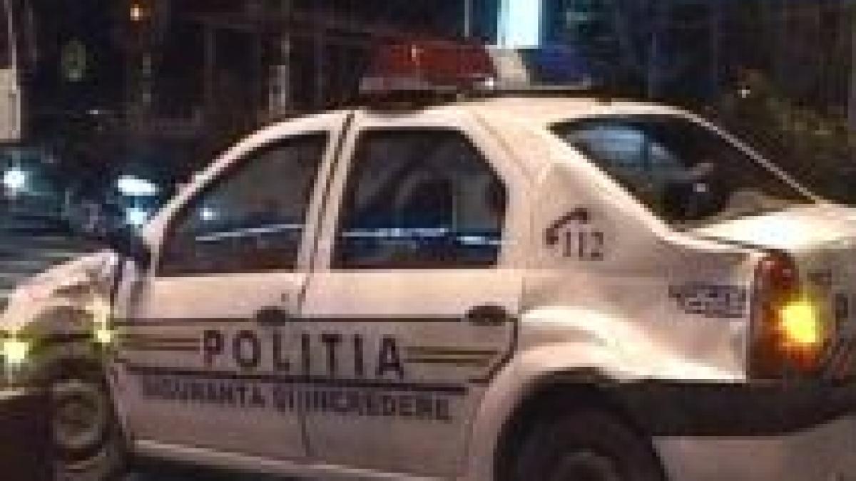 Infotrafic. Maşină a Poliţiei, implicată într-un accident rutier din Capitală (VIDEO)