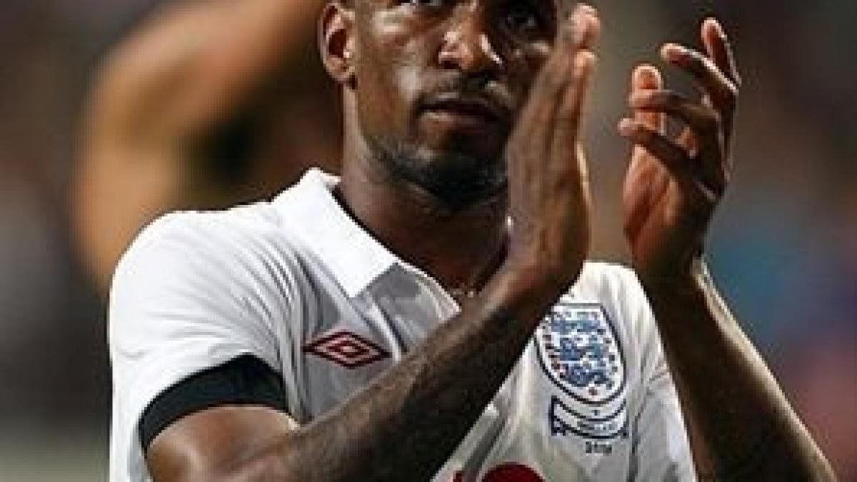 Jermain Defoe ar putea fi trimis la închisoare, după ce a fost surprins făcând sex în maşină