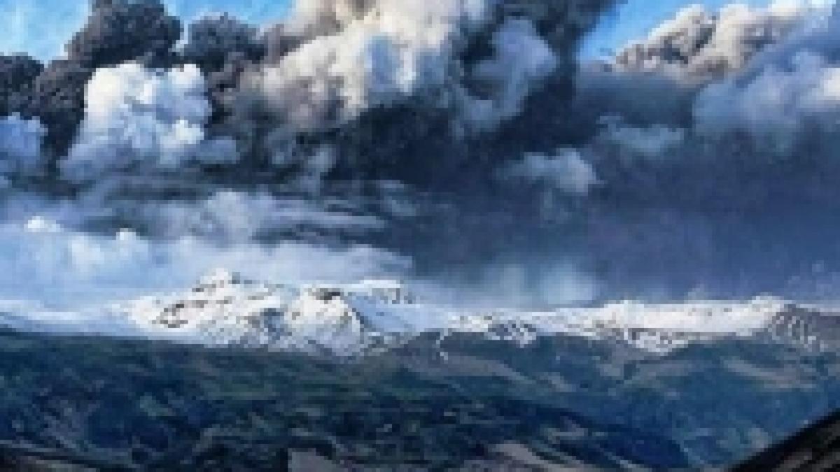 Experţi în meteorologie: Norul de cenuşă vulcanică, împins de curenţii de aer spre zona arctică