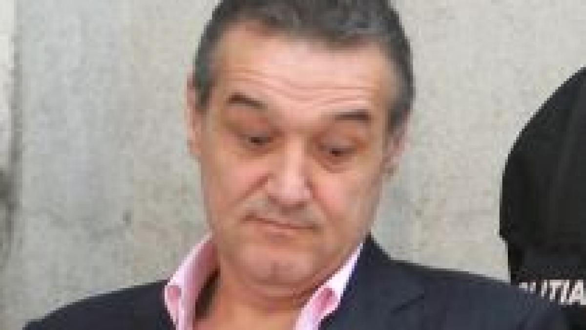 Dialoguri după gratii: Interceptările telefonice din cazul Becali au ajuns în presă (VIDEO)