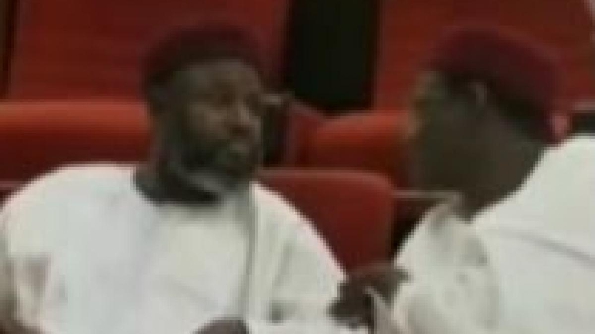 Un senator nigerian de 49 de ani şi-a luat soţie de 13 ani (VIDEO)