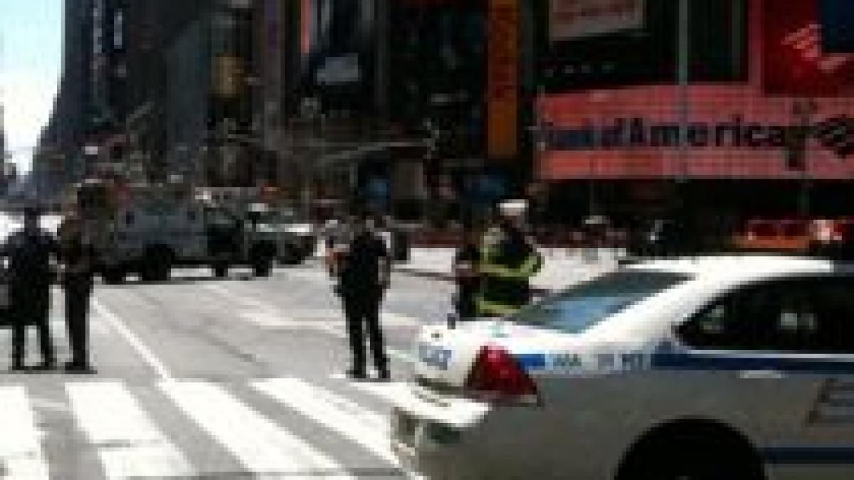 Piaţa Times Square din New York, evacuată din nou după descoperirea unui colet suspect - VIDEO