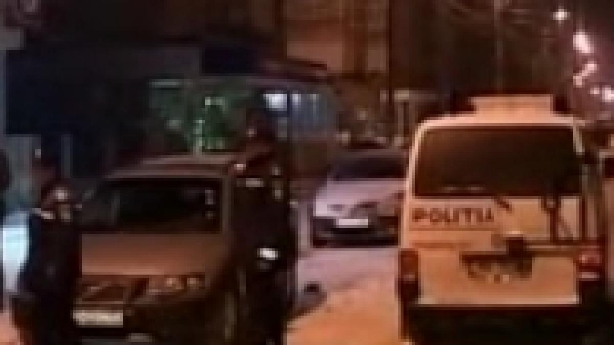 Jaf la o sală de jocuri din Oradea: Hoţul a atacat-o pe angajată cu un cuţit şi un spray paralizant (VIDEO)