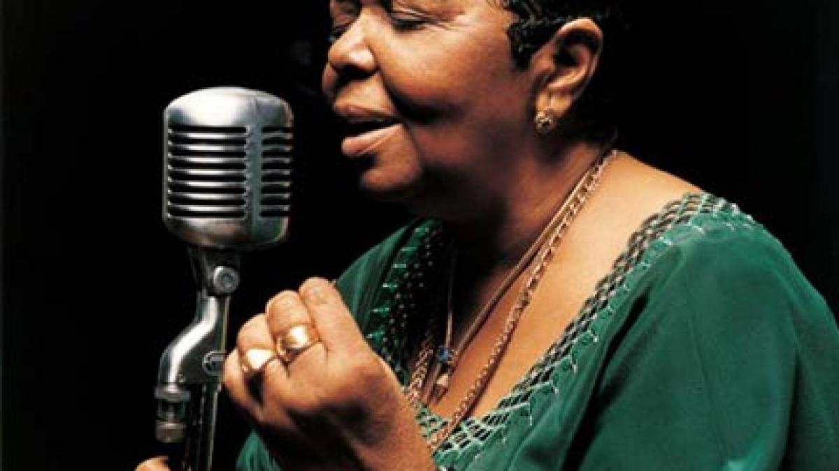 Cesaria Evora nu mai concertează la Bucureşti. Cântăreaţa a suferit o operaţie pe cord