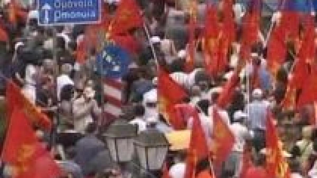 Aproape 10.000 de greci au protestat împotriva măsurilor de austeritate (VIDEO)