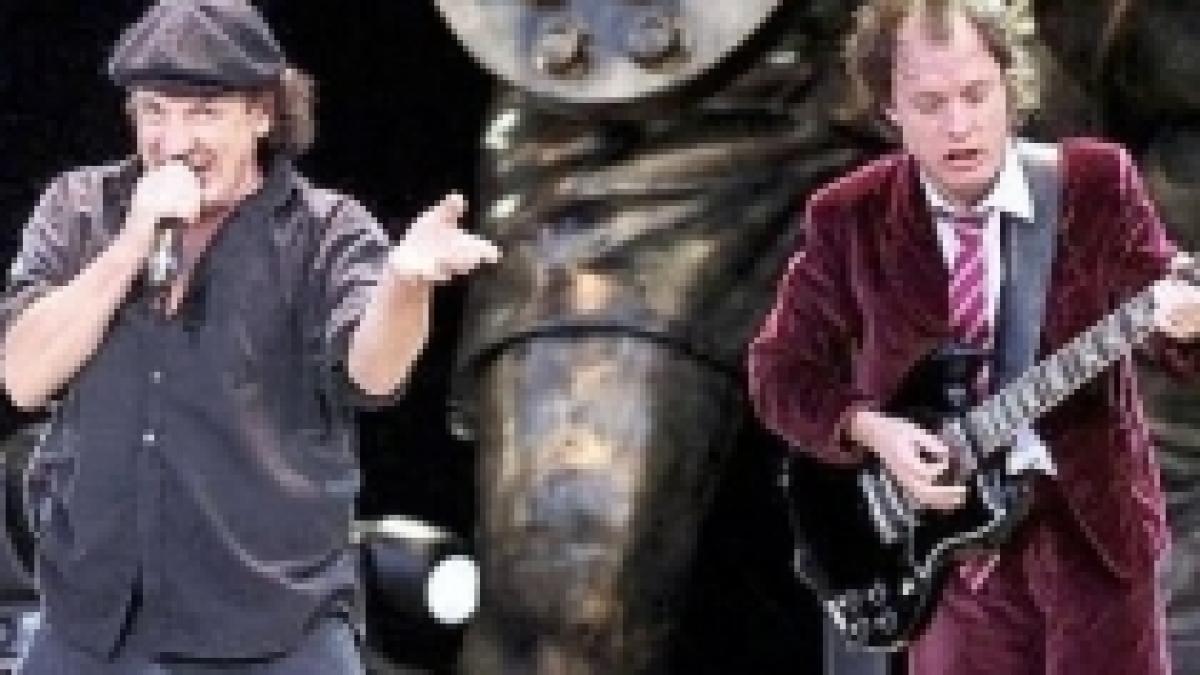 Alarmă falsă cu bombă la show-ul AC/DC. Un bucureştean, cercetat de autorităţi