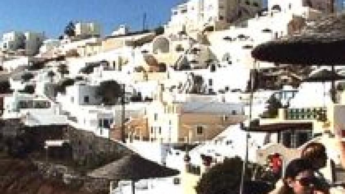 Insula Santorini, cea mai frumoasă din Grecia, îşi aşteaptă turiştii în ciuda crizei (VIDEO)