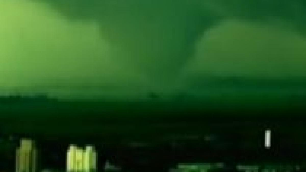 Tornadă spectaculoasă filmată în SUA (VIDEO)