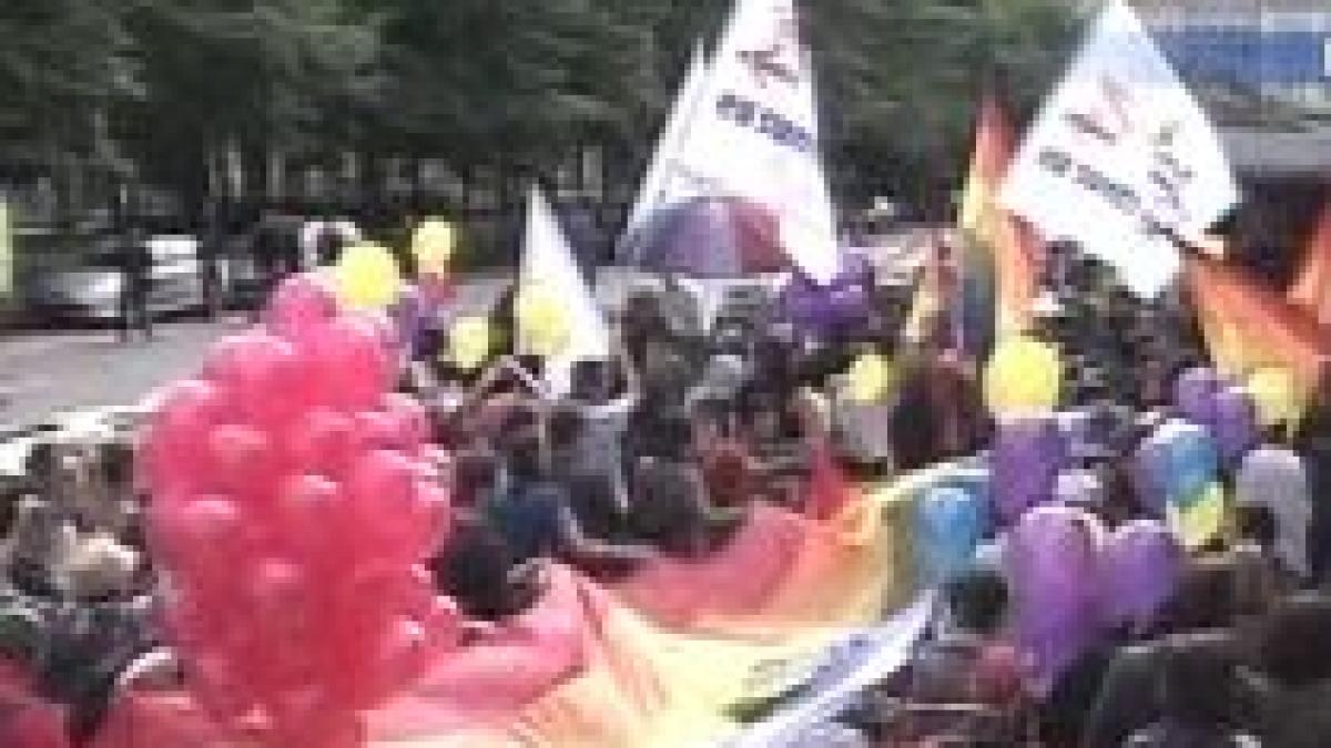 Comunitatea gay a manifestat pentru diversitate şi toleranţă. Parada s-a încheiat fără incidente