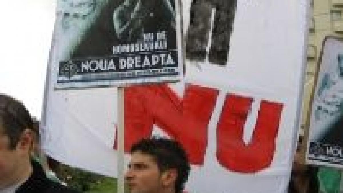 Marşul Noii Drepte, învins de ploaie. Pancarte şi scandări împotriva homosexualilor