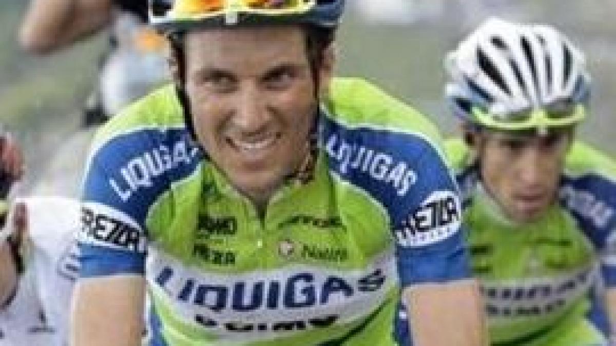 Încă o victorie italiană în Giro: Ivan Basso se impune în etapa a 15-a şi pune presiune pe tricoul roz