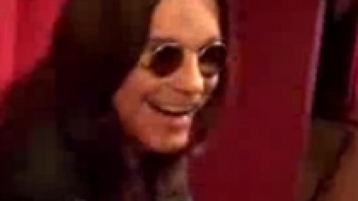 Ozzy Osbourne şi-a speriat fanii la Muzeul Figurilor de Ceară prefăcându-se că e statuie (VIDEO)