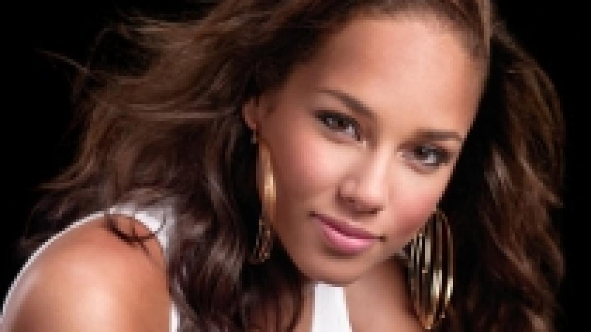 Cântăreaţa americană Alicia Keys este însărcinată şi urmează să se căsătorească