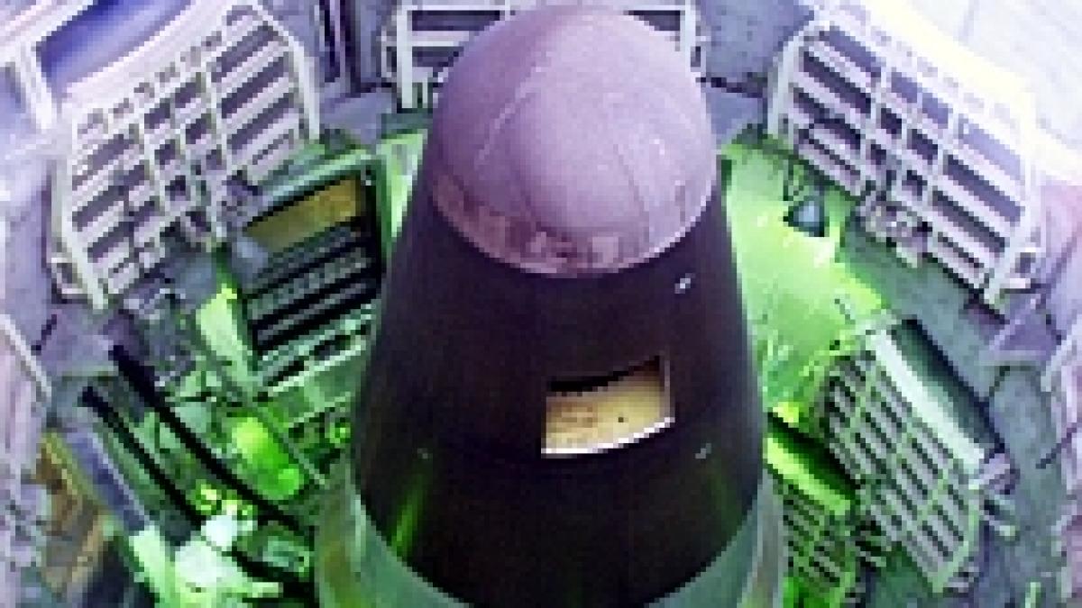 Londra anunţă limitarea focoaselor nucleare la 225 unităţi
