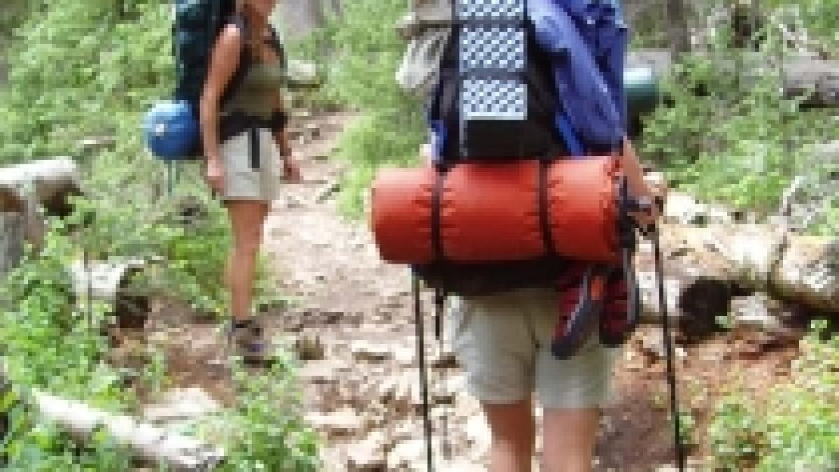 Timiş. Un turist olandez a ajuns cu răni grave la spital, după ce a căzut într-o prăpastie