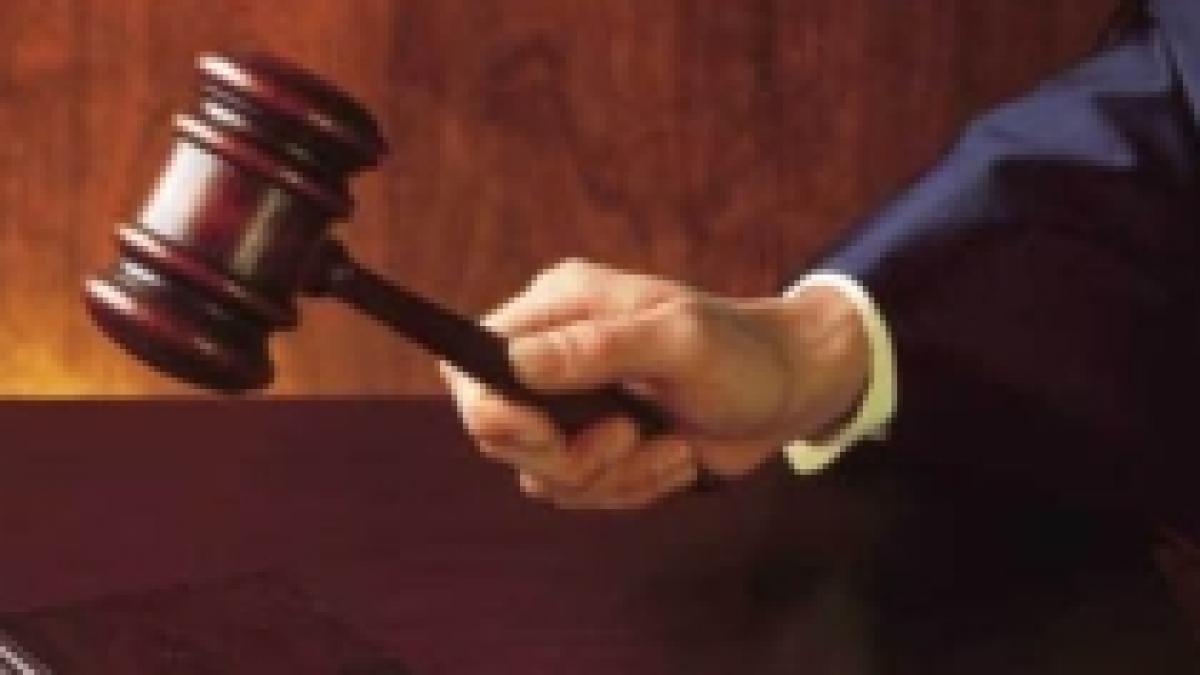 Trei judecători ucişi în China, după ce un bărbat înarmat cu o mitralieră a intrat într-un tribunal