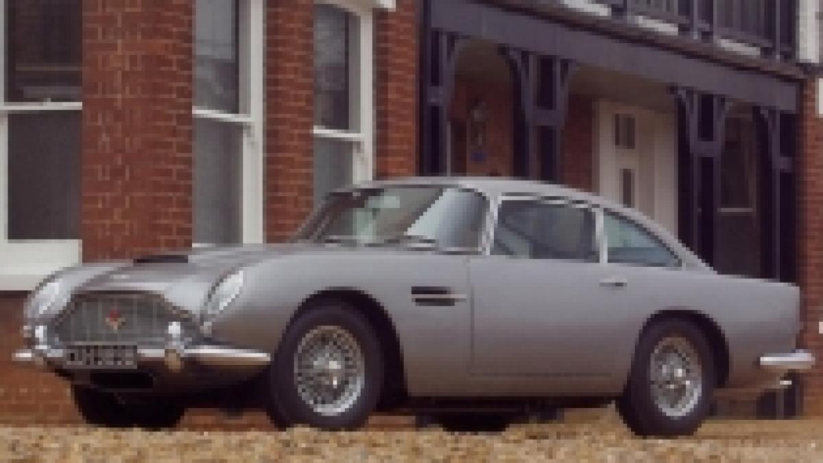 Aston Martin DB5, maşina lui James Bond, scoasă la licitaţie pentru 3,5 milioane de lire sterline