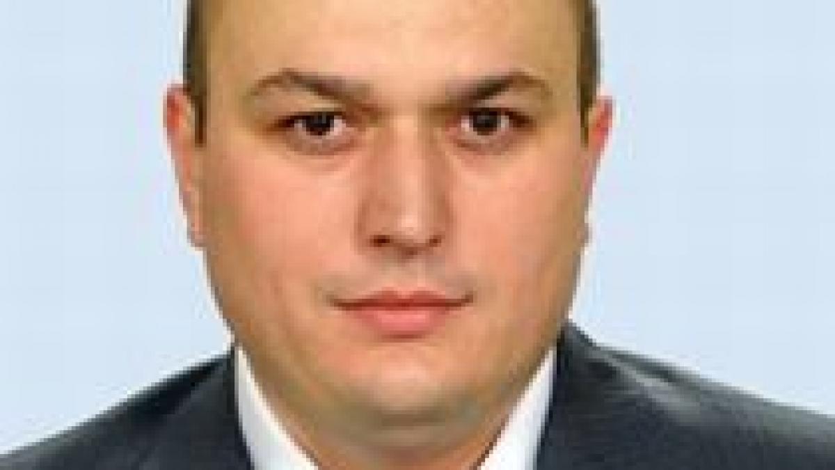 Senatorul Iulian Bădescu dă PDL pentru PSD. Boc, acuzat pentru măsurile de austeritate