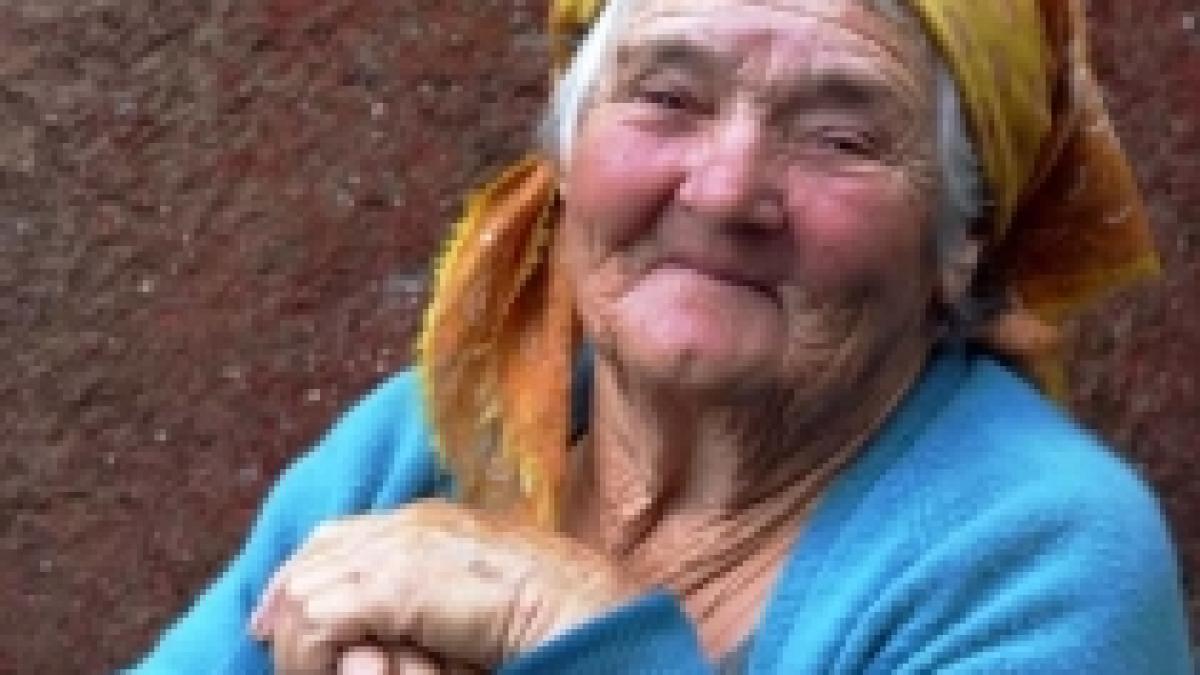 Un primar rus a bătut o bătrână pentru că nu i-a deschis uşa mai repede