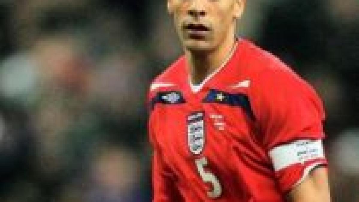 Căpitanul englez Rio Ferdinand se accidentează la genunchi şi are mari şanse să rateze CM