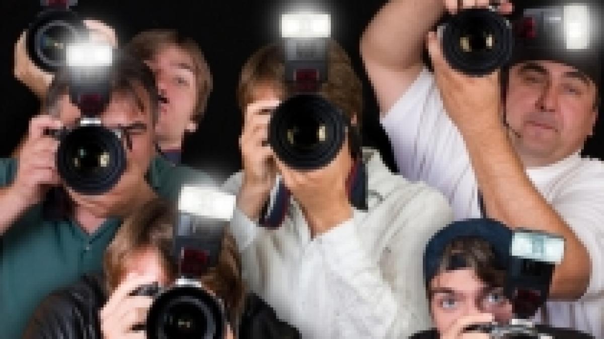 Lege care restricţionează dreptul jurnaliştilor de a fotografia vedetele, adoptată în SUA