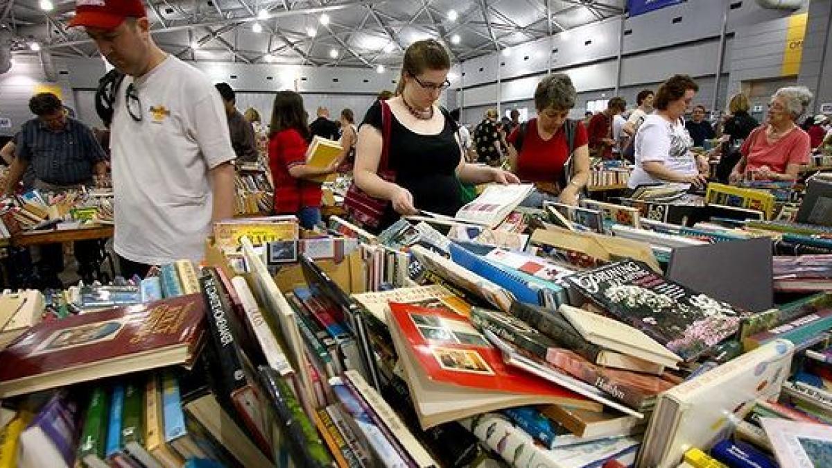 Bookfest 2010: Cărţi ieftine, puţini cumpărători