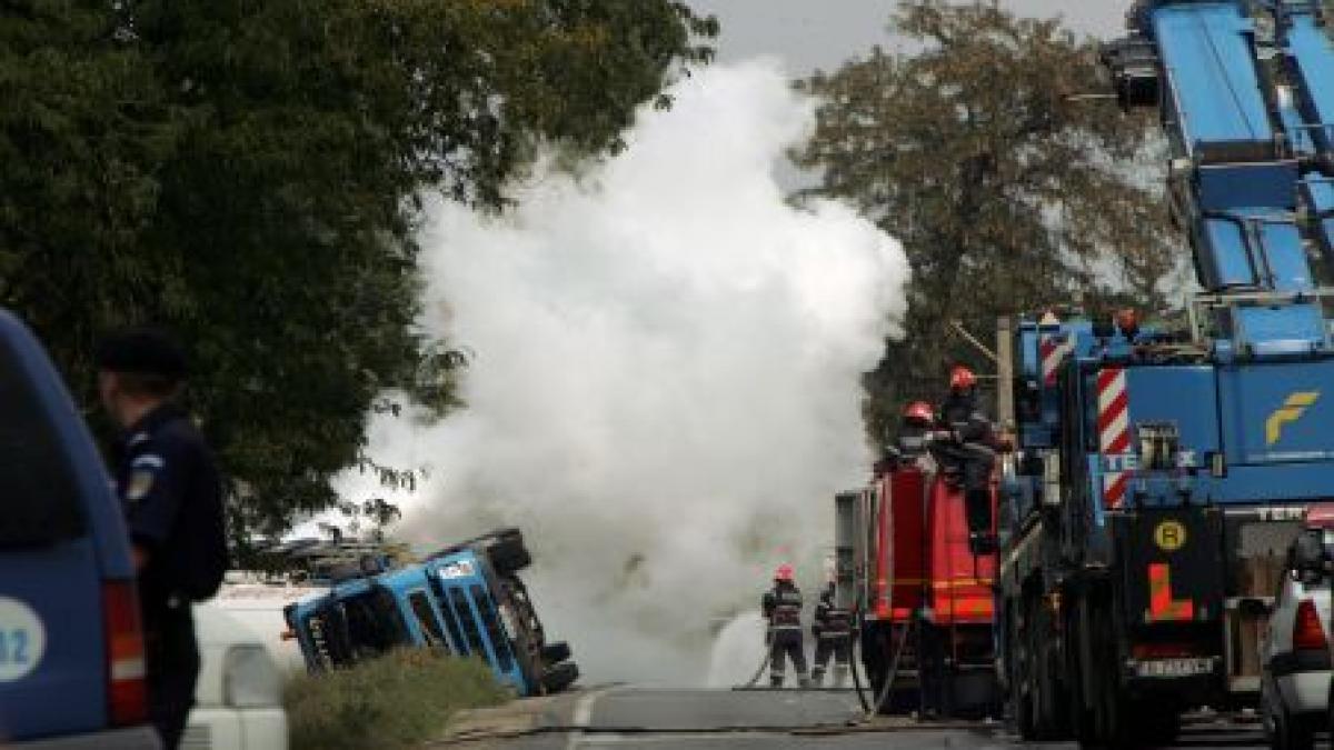 Cisternă cu clorură ferică răstrunată la Buzău. Substanţa poate fi toxică