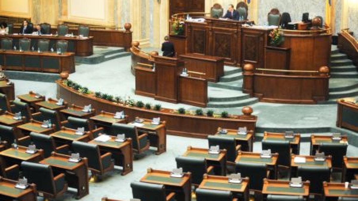 Geoană invită conducerea Senatului să discute despre calendarul moţiunii. PDL acceptă