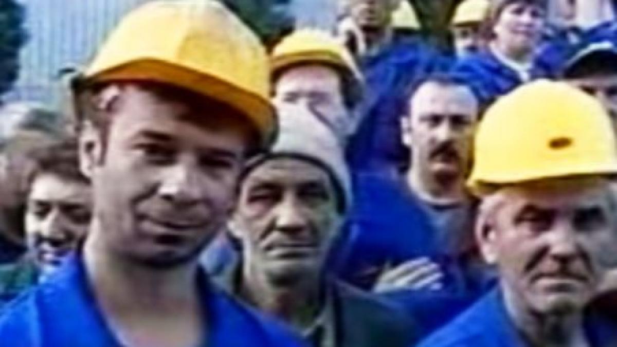 Protest spontan la Uzina Vulcan: Sute de angajaţi susţin că nu şi-au mai primit salariile (VIDEO) 