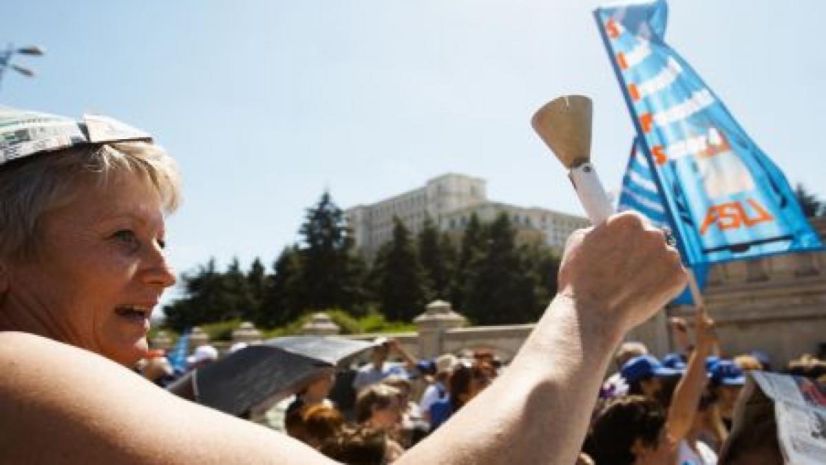 20.000 de sindicalişti vor face un lanţ uman în jurul Parlamentului marţi