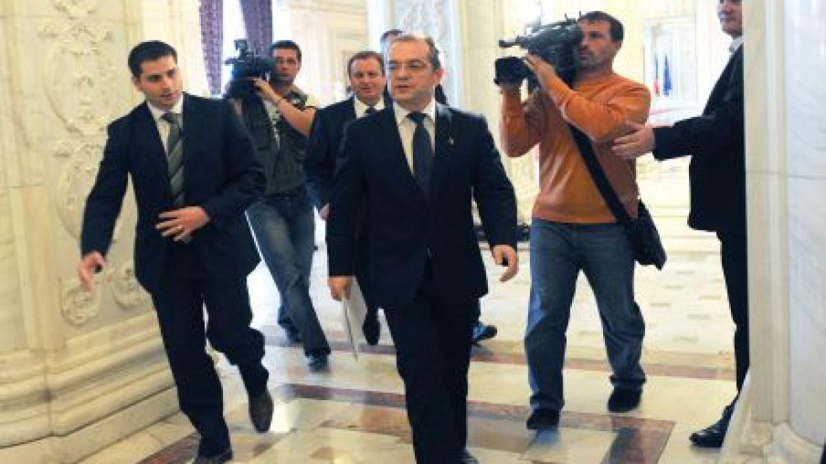 Jurnalişti îmbrânciţi şi exces de zel marca SPP la Parlament: "Dacă aveam cătuşele la mine, te arestam"