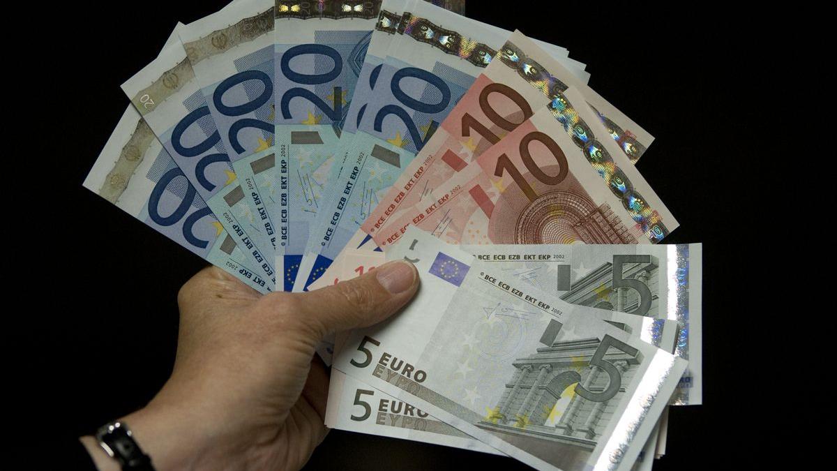 Tăierile de pensii şi salarii sporesc veniturile bugetare cu doar 4,3% din necesar