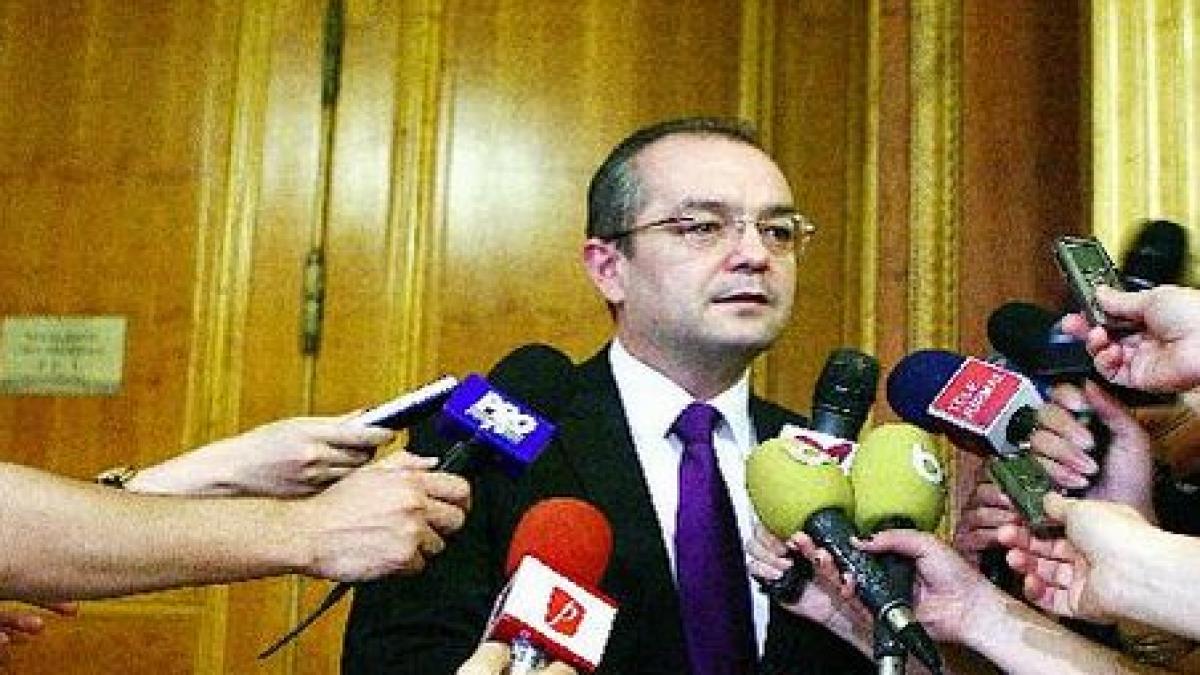 Boc: Fără salarii de secretar de stat şi consilier peste nivelul stabilit de lege