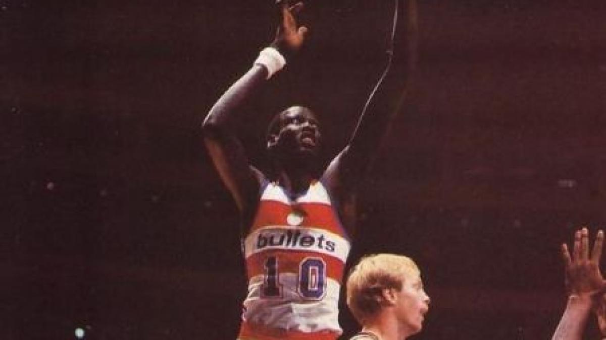 A murit Manute Bol, cel mai înalt jucător din istoria NBA până la apariţia lui Ghiţă Mureşan