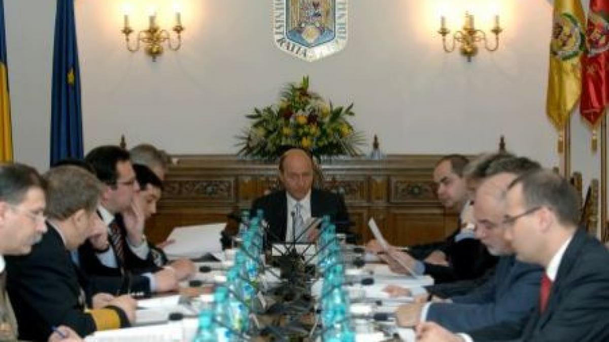 Băsescu îi răspunde lui Geoană: CSAT a remis spre aprobare Parlamentului Strategia de Apărare a Ţării