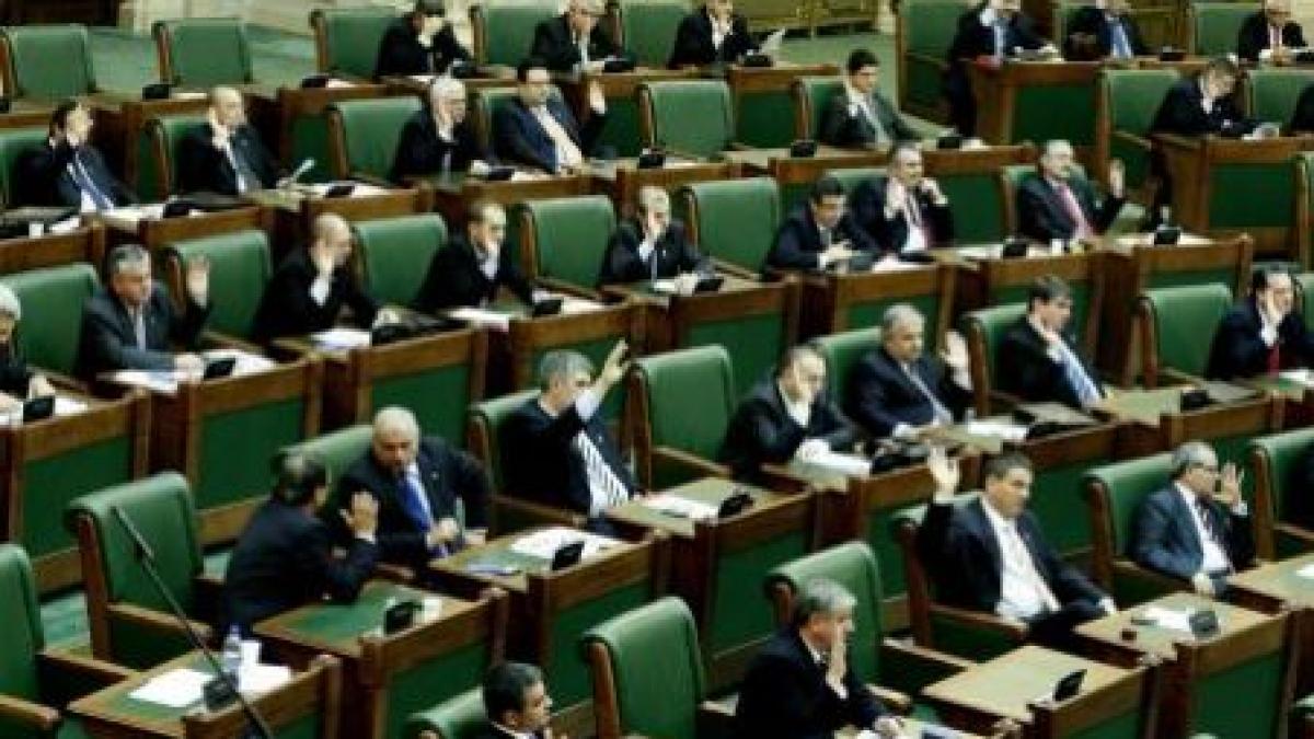 Cartele de vot pentru senatori la şedinţele de plen reunit ale Parlamentului